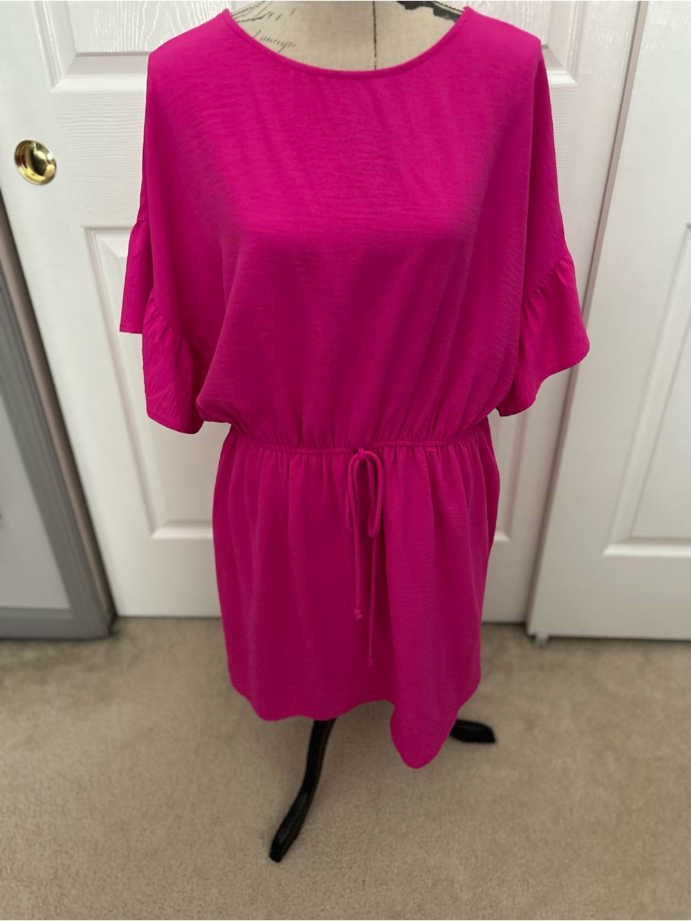 Women’s Faux Drawstring Waist Flutter Sleeve Top in Fuchsia